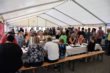 Tilsyneladende god plads i teltet på Lille Torv ved Søvang, men mange nød også maden uden for teltet
 