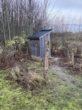 For at det primitive toilet ved naturbasen Smørhullet kan fungere optimalt, skal der sollys til. Derfor har Glumsø Bypedeller beskåret træerne.